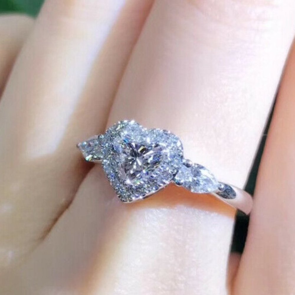 New Beautiful Sterling Silver White Sapphires Heart Ring